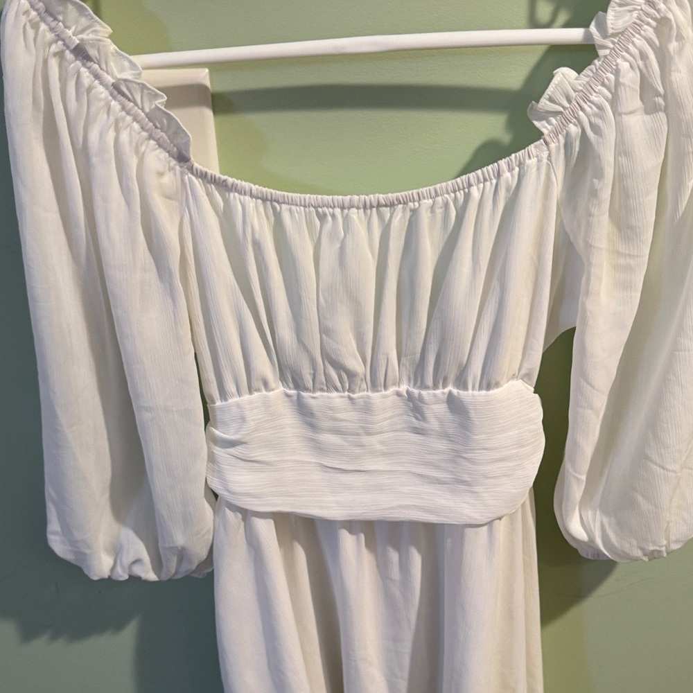 Elegant White Backless Dress - Picture 6 of 6